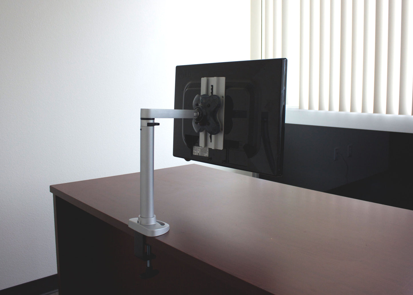 EasyFly Single Monitor Arm with monitor attached