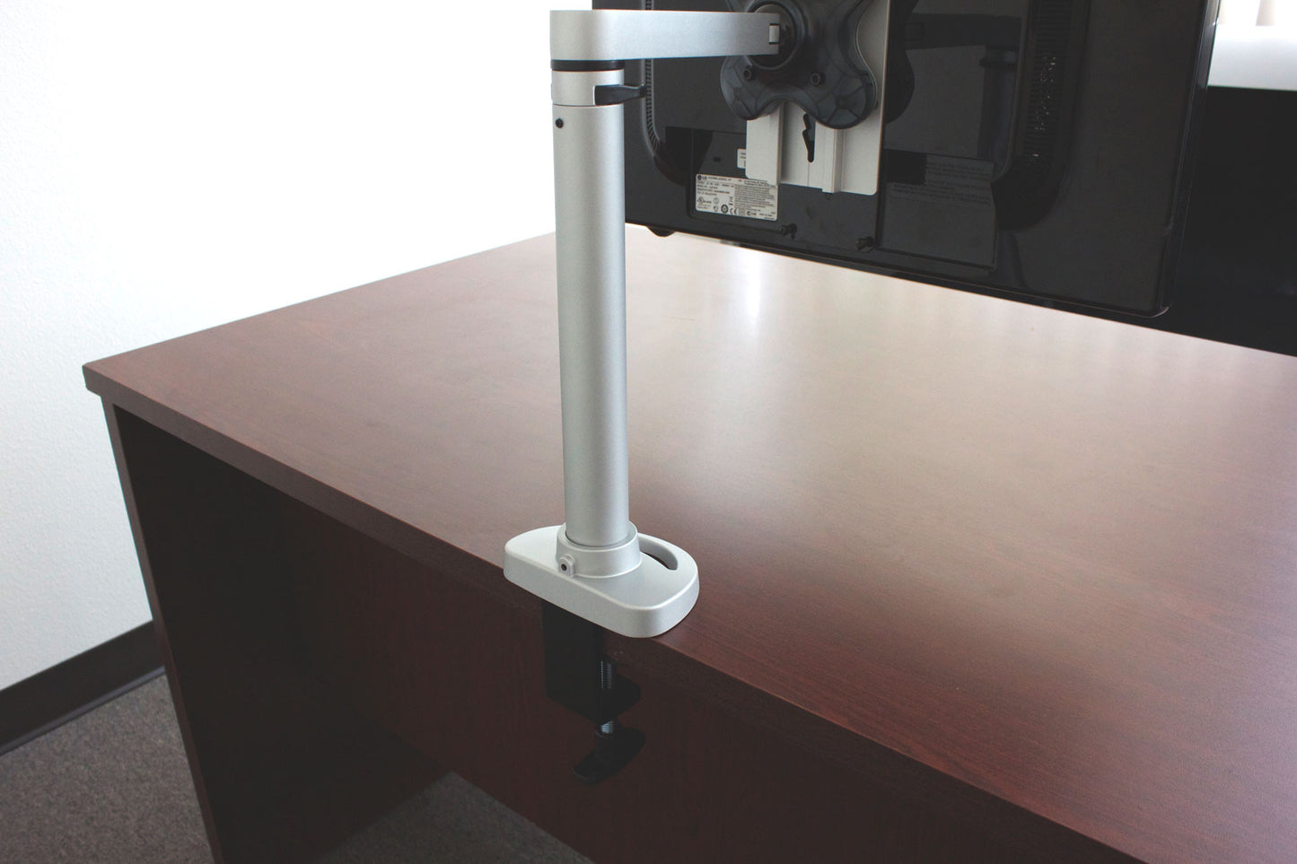 EasyFly Single Monitor Arm with monitor attached